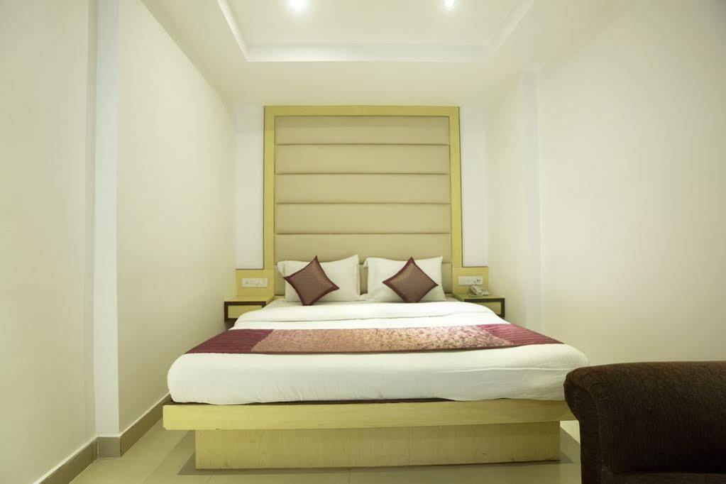 Hotel Omega Residency Nueva Delhi Exterior foto
