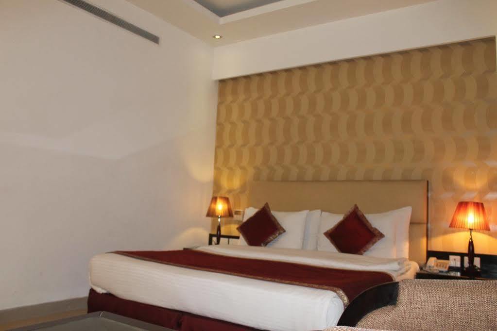 Hotel Omega Residency Nueva Delhi Exterior foto