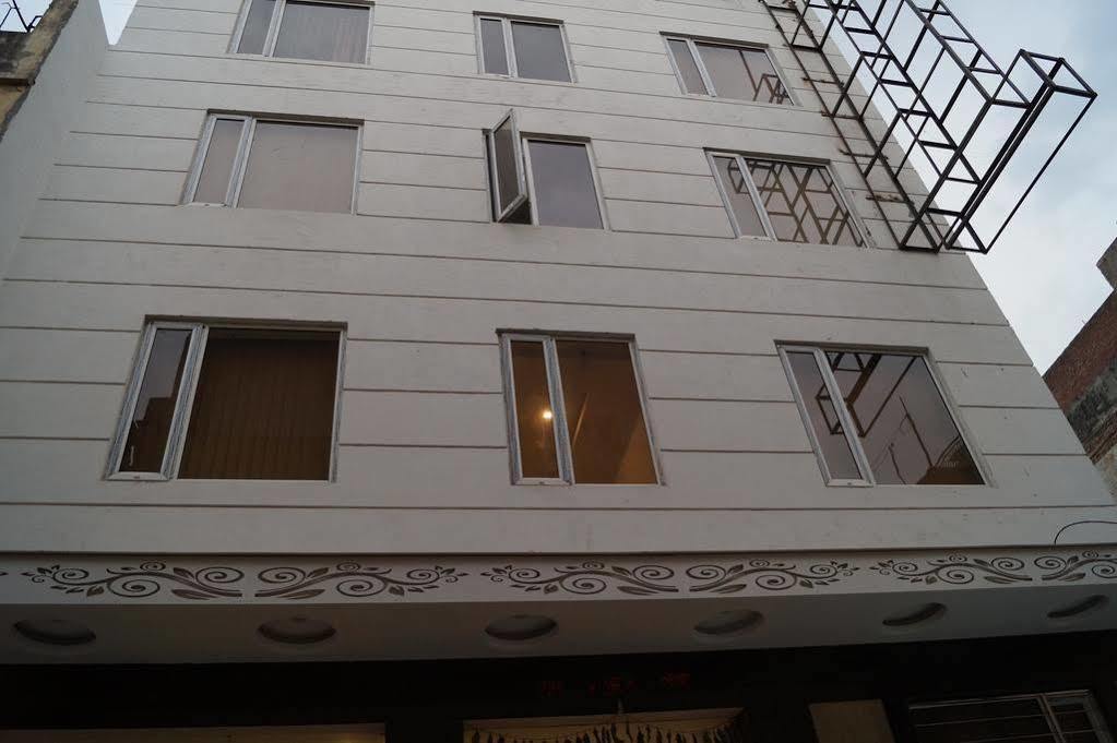 Hotel Omega Residency Nueva Delhi Exterior foto