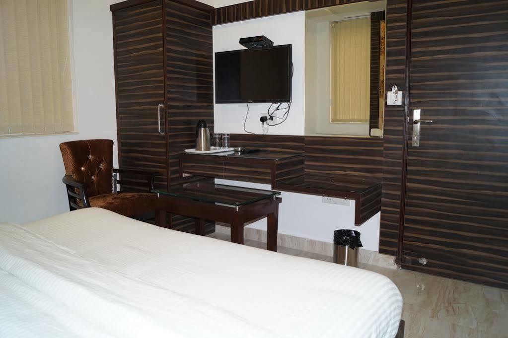 Hotel Omega Residency Nueva Delhi Exterior foto