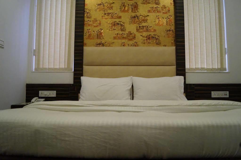 Hotel Omega Residency Nueva Delhi Exterior foto